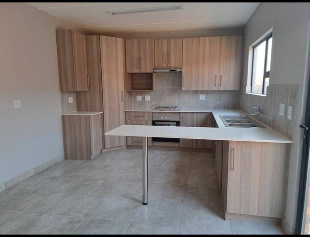 3 BEDROOM TOWNHOUSE FOR SALE IN DIE HEUWEL